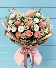 Букет цветов из:  Розы, Альстромерии и Лизиантусы в Татарске