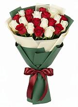 Букет Микс из красных и белых роз в Татарске