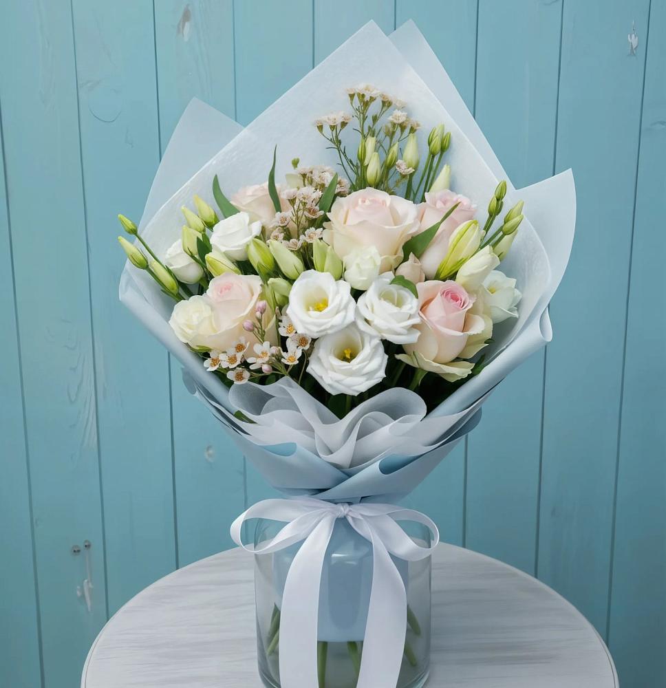 Букет цветов из: Розы и Лизиантусы в Татарске