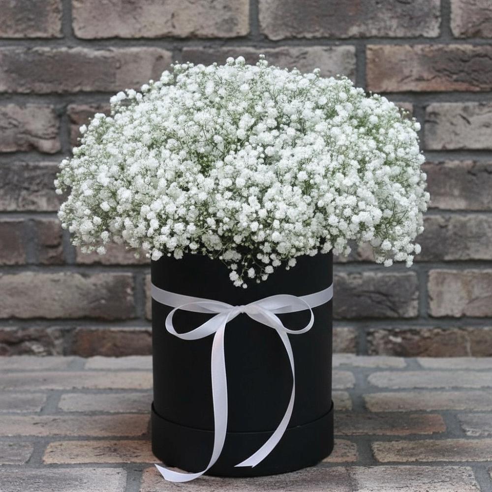 Цветочная композиция из Гипсофила в шляпной коробке в Татарске