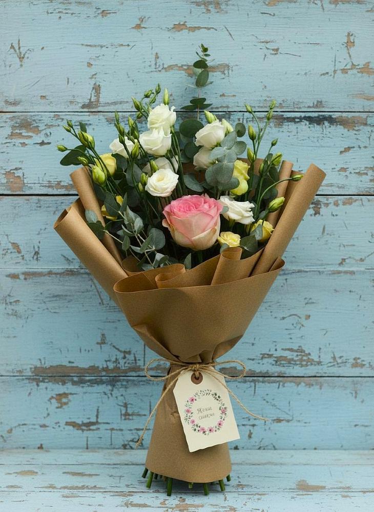 Букет цветов из: Розы и Лизиантусы в Татарске