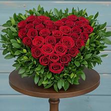 Цветочная композиция из Розы в виде сердца в Татарске