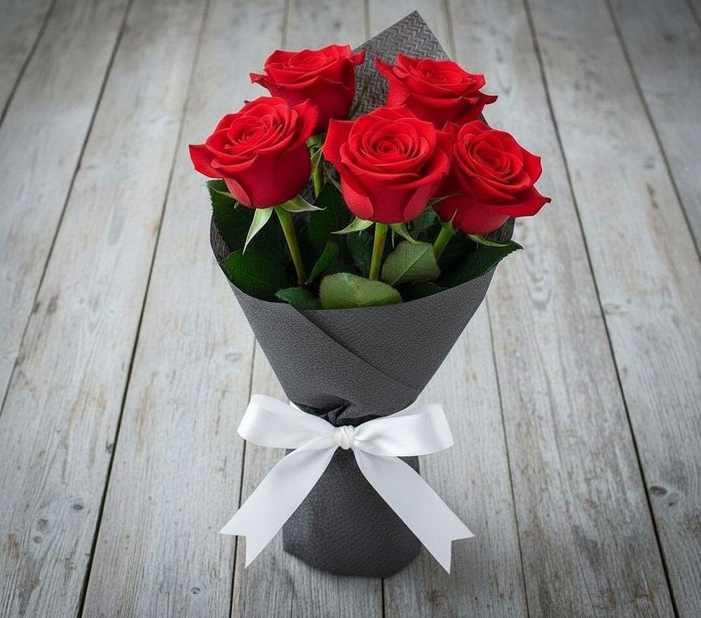 Букет 5 Красных роз Эдлесс Лав в Татарске
