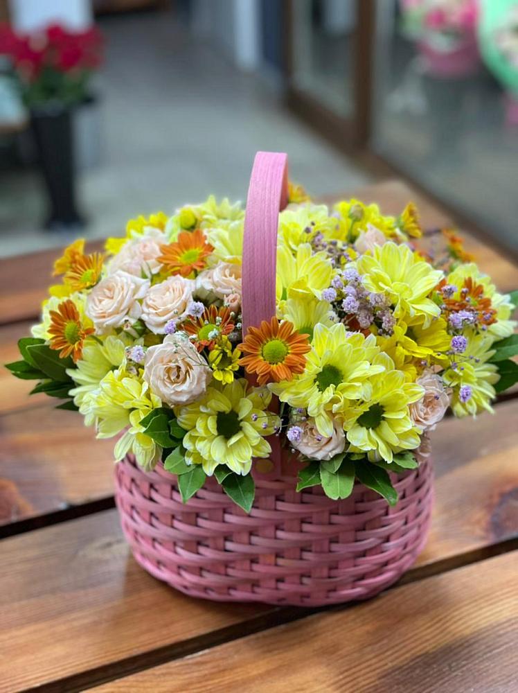 Цветочная композиция из Хризантемы и Розы в корзине в Татарске