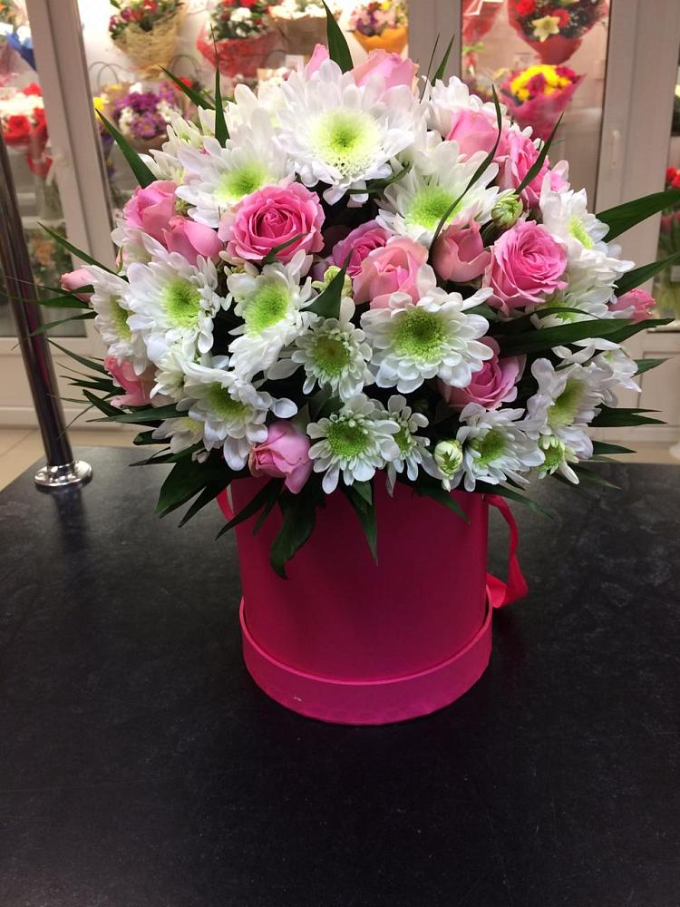 Цветочная композиция из Розы и Хризантемы в шляпной коробке в Татарске