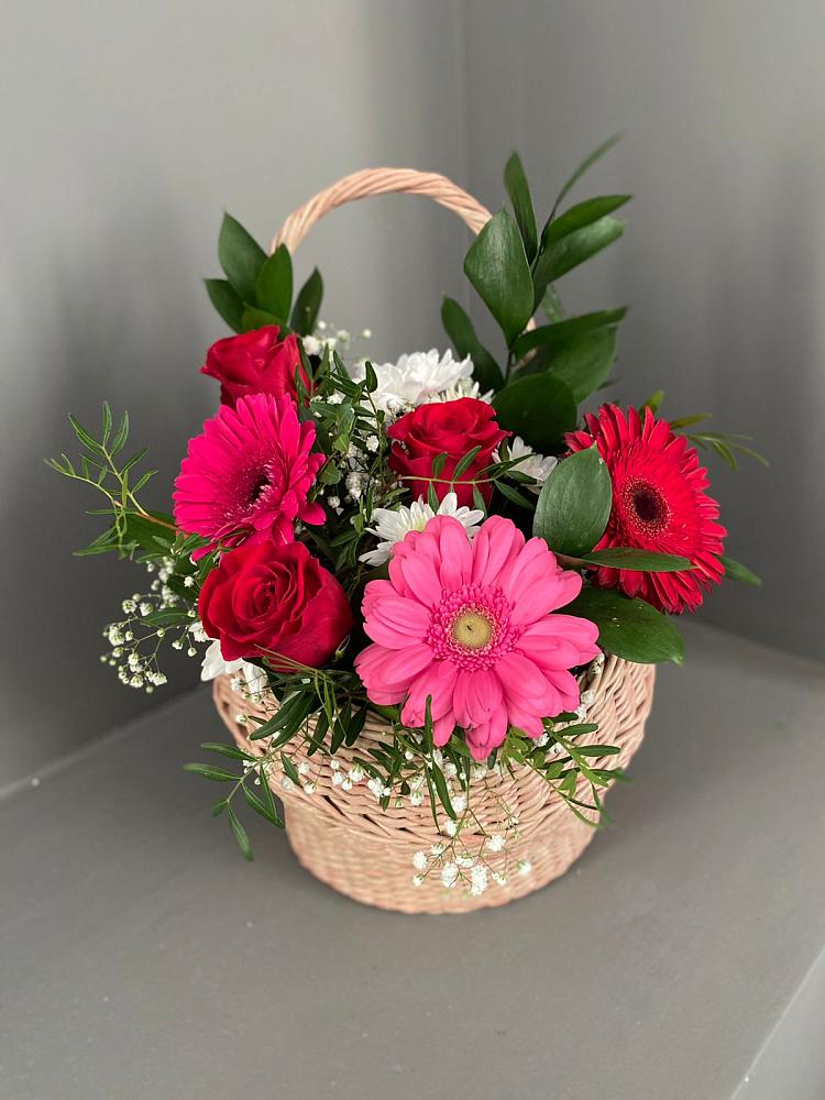 Цветочная композиция из Розы, Хризантемы и Герберы в корзине в Татарске