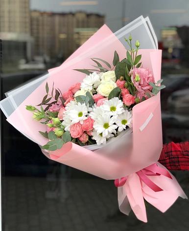 Букет цветов из: Розы, Лизиантусы и Хризантемы в Татарске