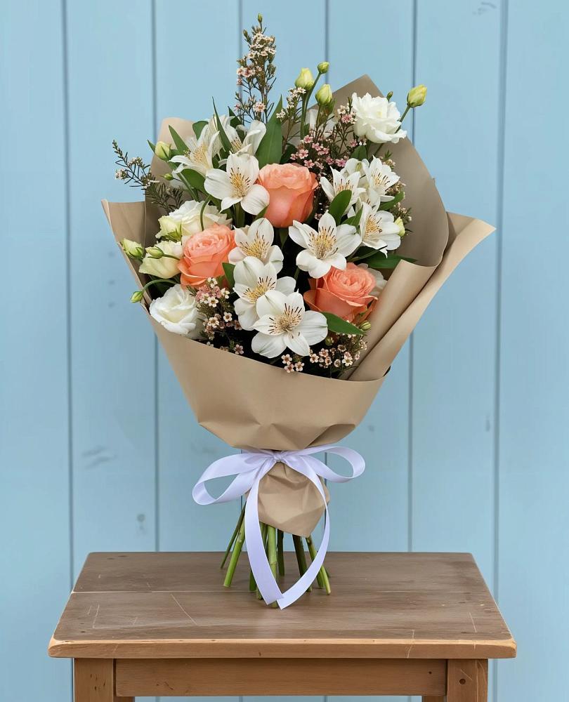Букет цветов из: Альстромерии, Лизиантусы, Розы и Хризантемы в Татарске